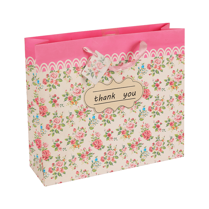 Bunte Geschenktüte aus Papier mit Rosenblüten-Aufdruck